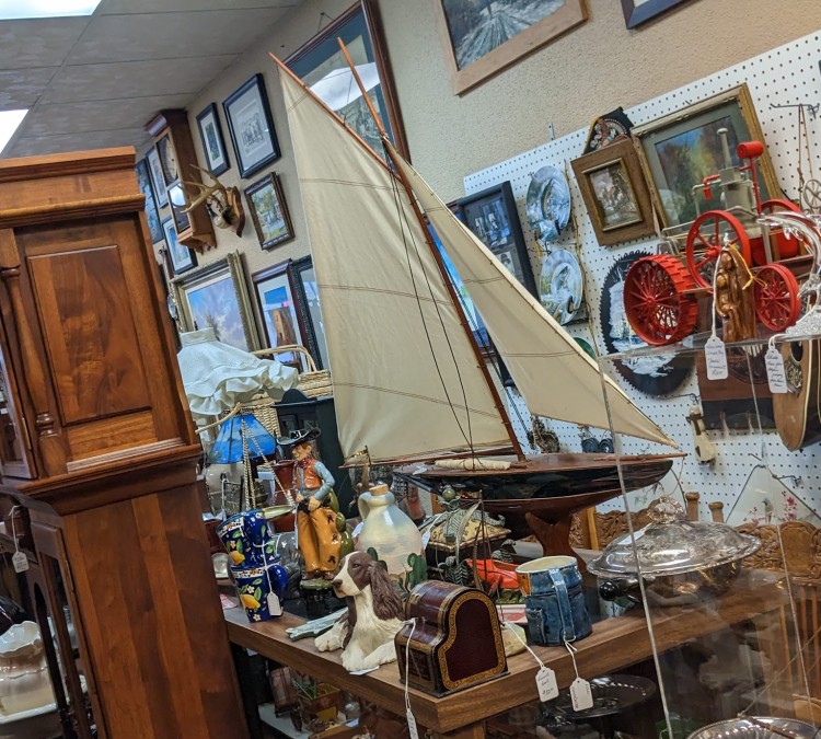 Vintage Treasures and Museum, LLC (Dyersville,&nbspIA)